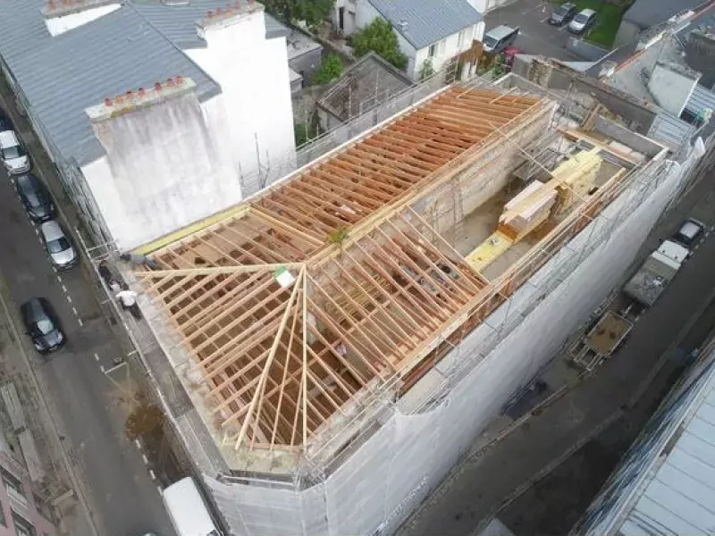 Chantier de surélévation d'un immeuble à Brest