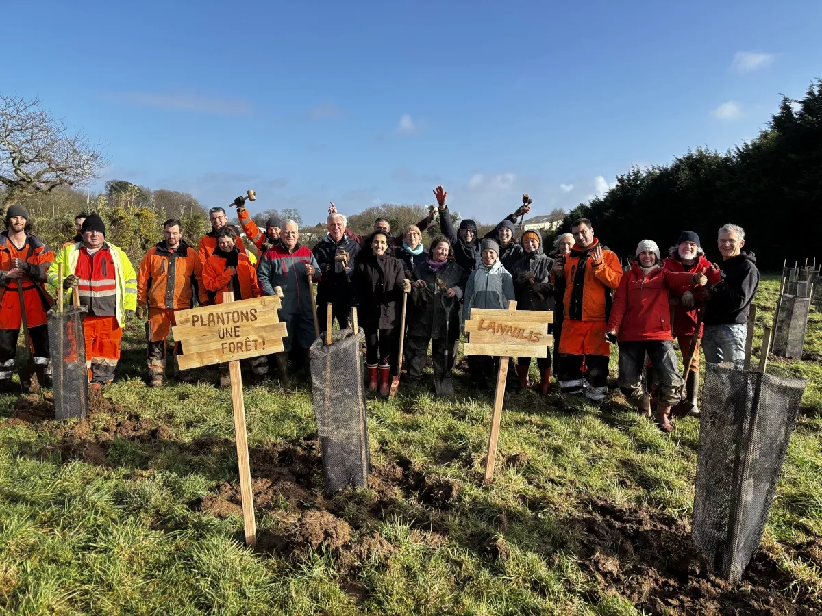 Photo de groupe sur la plantation de Lannilis