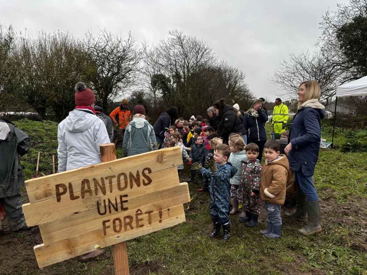 Accueil d'élèves sur la plantation de Lanrivoaré